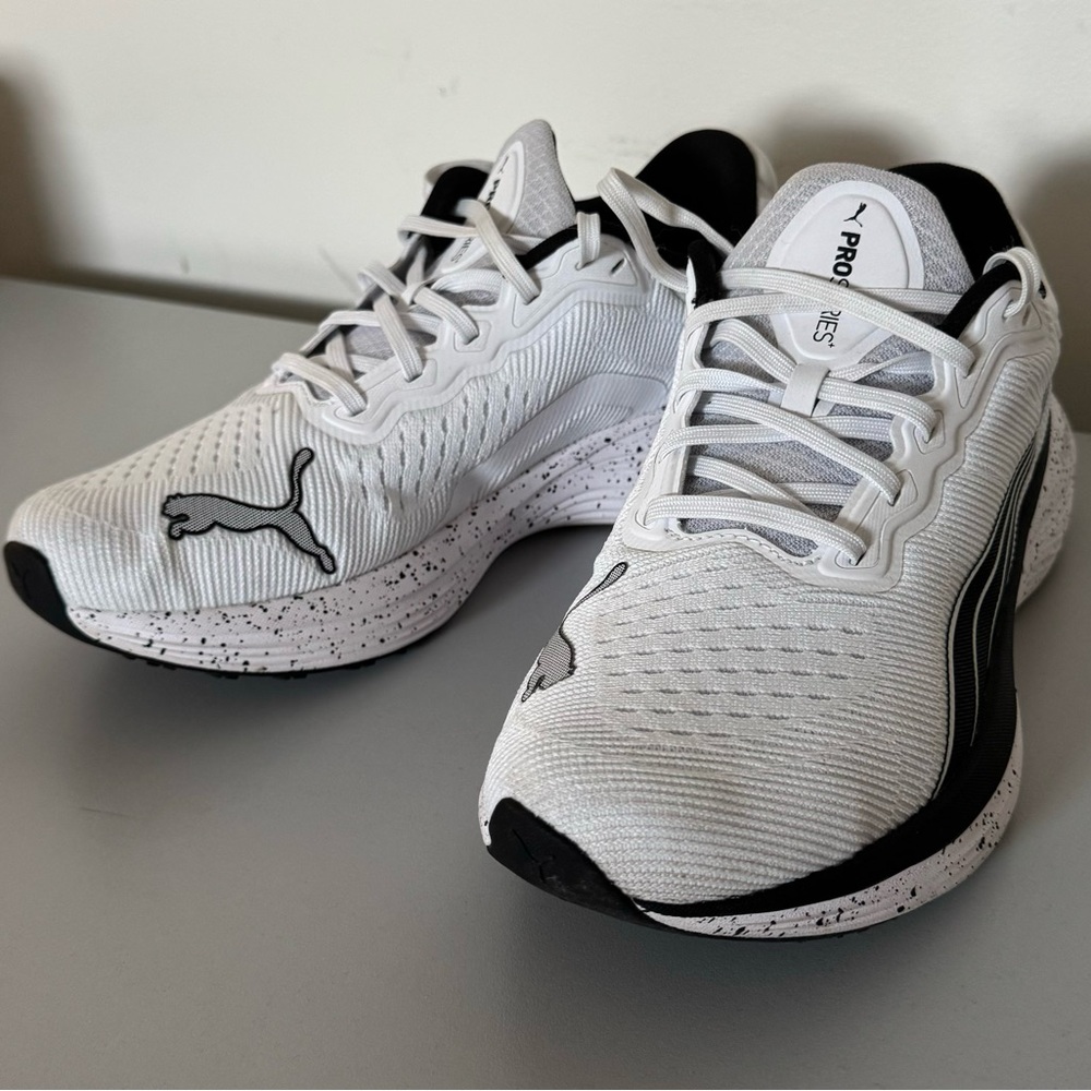 Women’s Puma sneakers 8.5 walking running